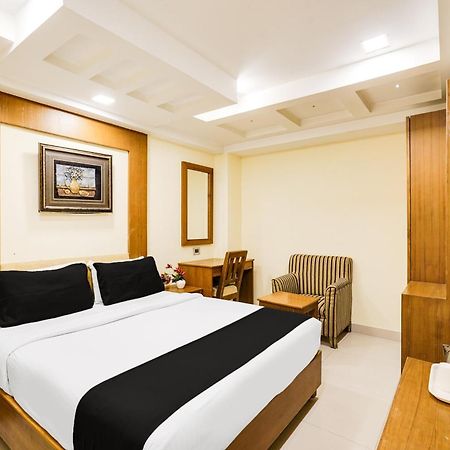 Super Townhouse Oak Alandur Near Chennai Airport Formerly Vijay Park Bagian luar foto
