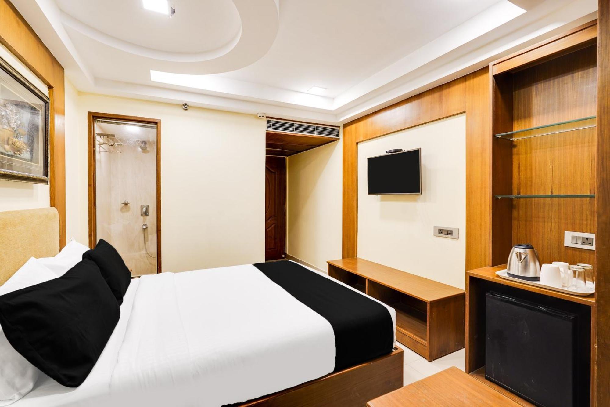 Super Townhouse Oak Alandur Near Chennai Airport Formerly Vijay Park Bagian luar foto