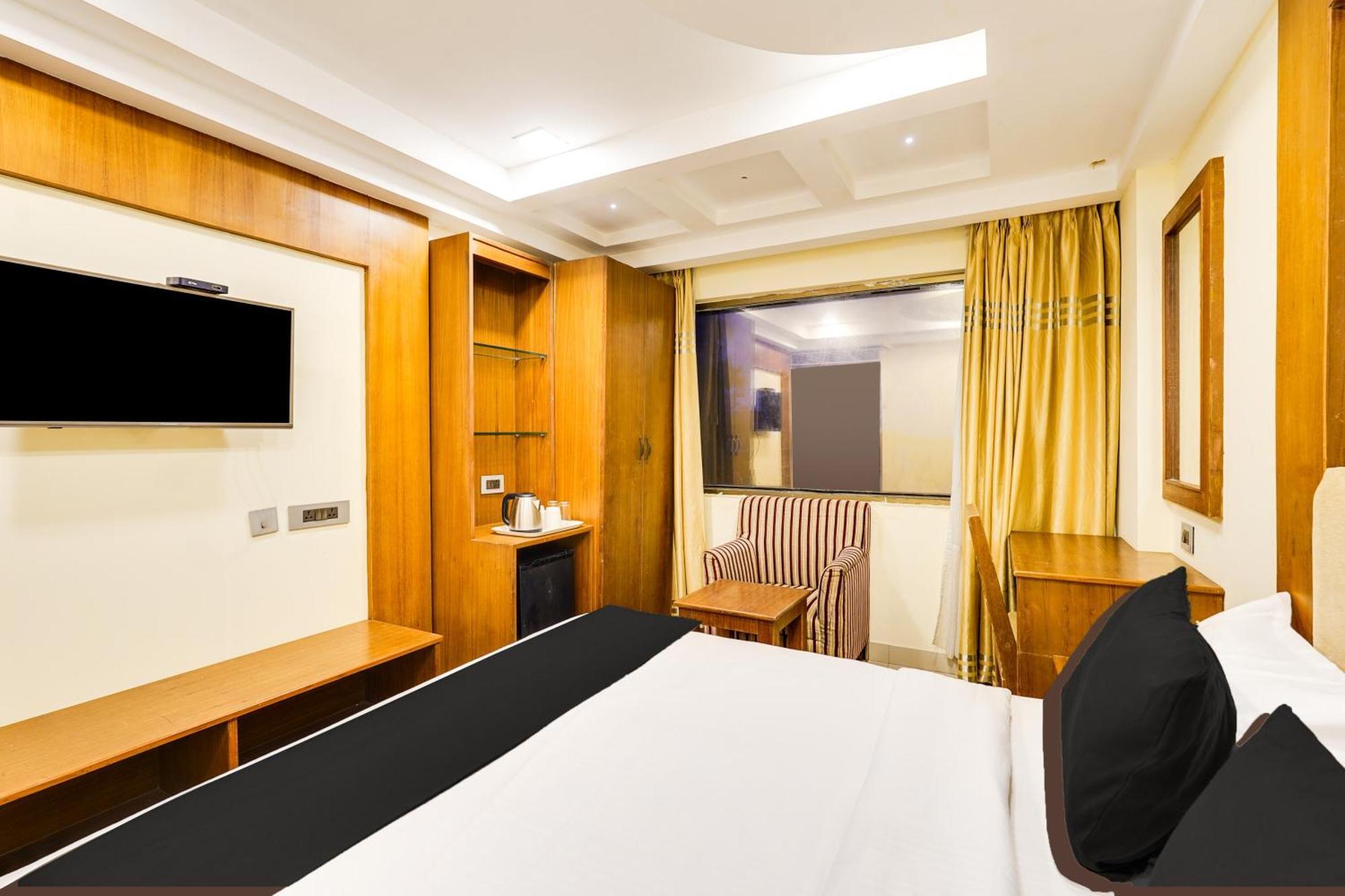 Super Townhouse Oak Alandur Near Chennai Airport Formerly Vijay Park Bagian luar foto