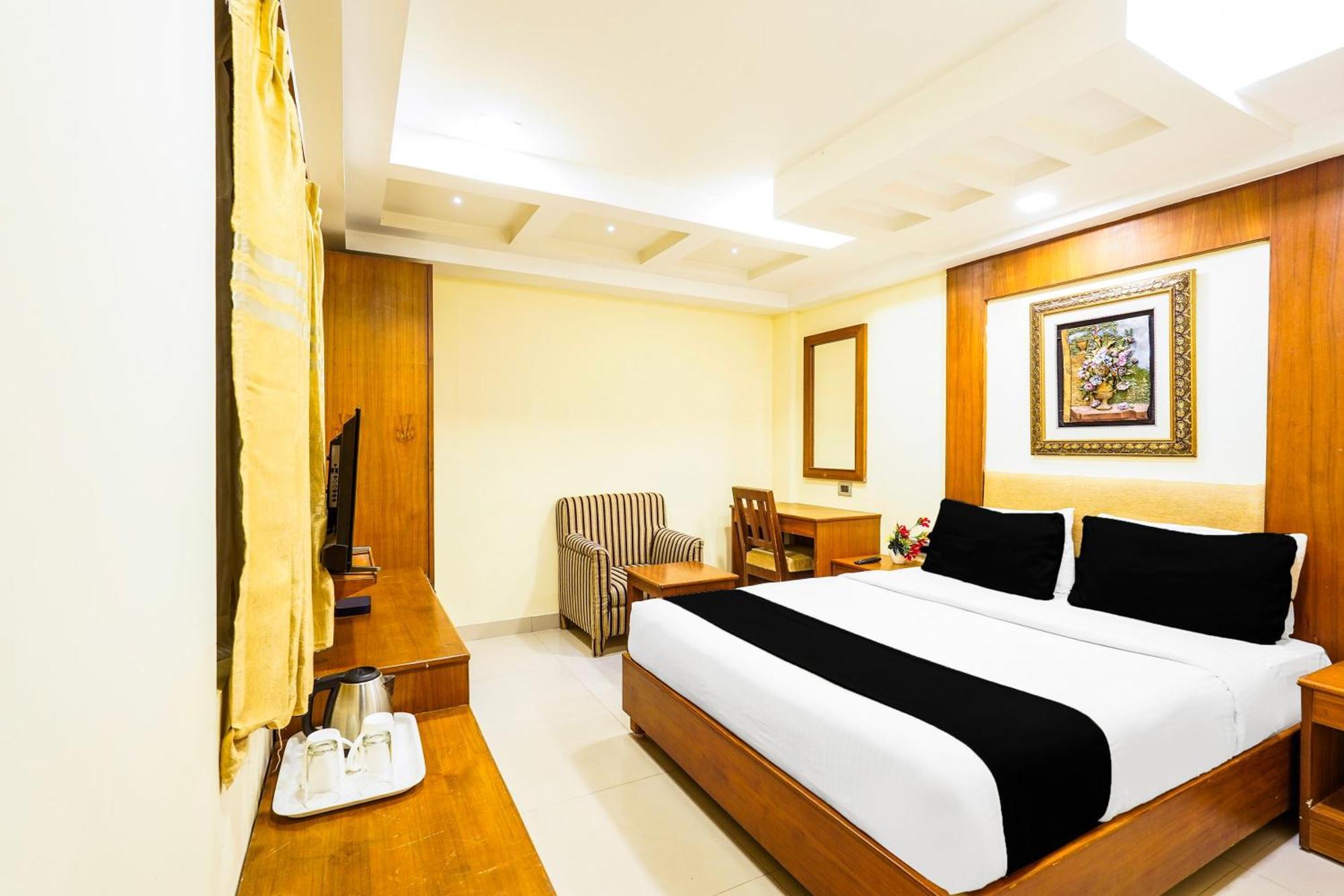 Super Townhouse Oak Alandur Near Chennai Airport Formerly Vijay Park Bagian luar foto