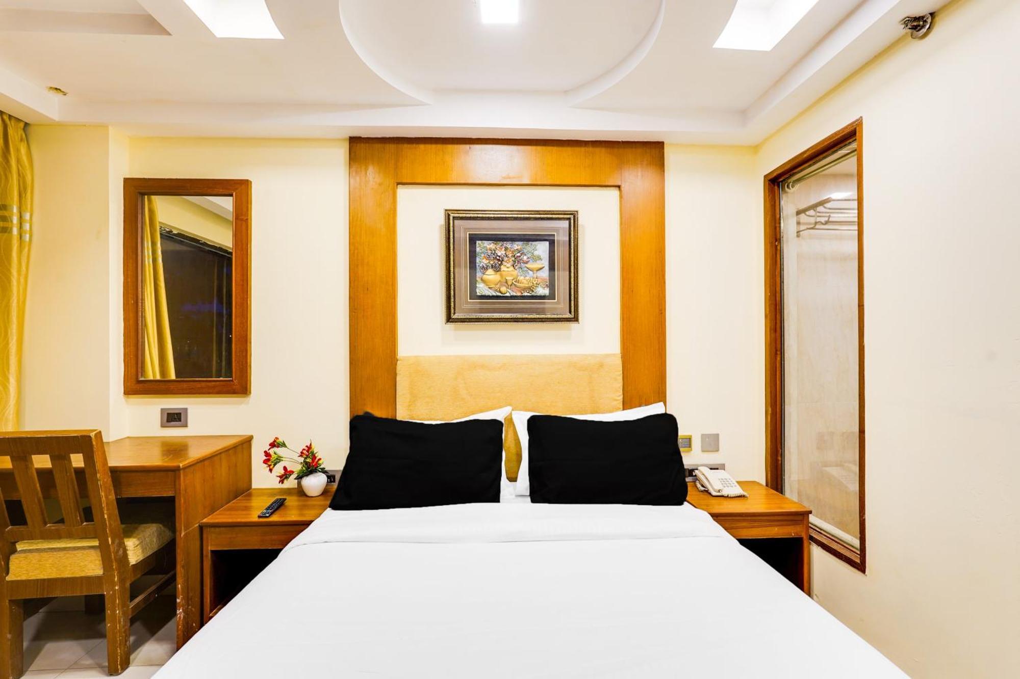 Super Townhouse Oak Alandur Near Chennai Airport Formerly Vijay Park Bagian luar foto