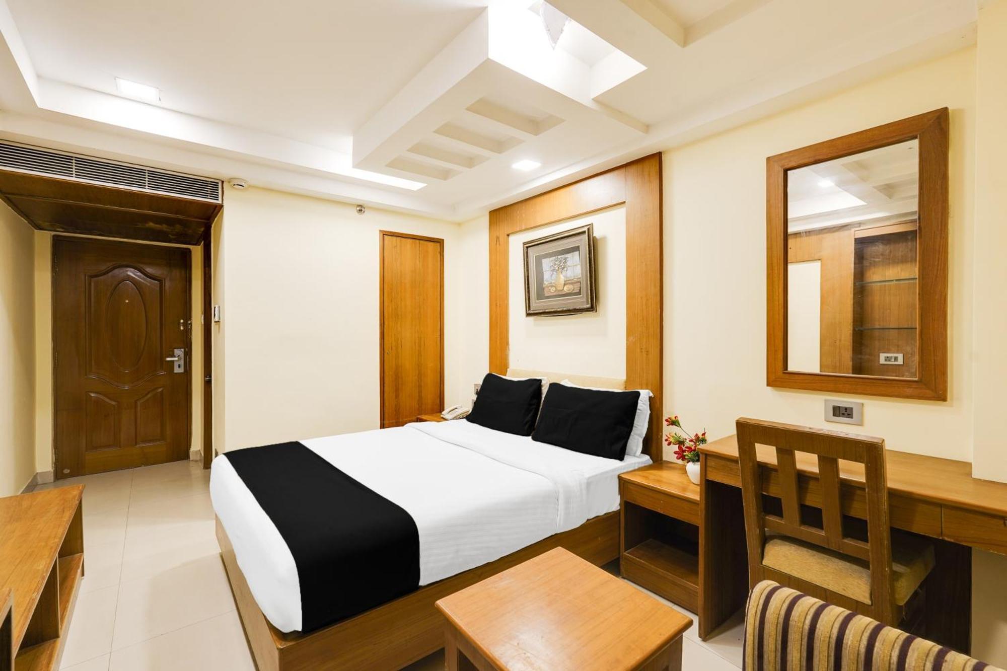 Super Townhouse Oak Alandur Near Chennai Airport Formerly Vijay Park Bagian luar foto