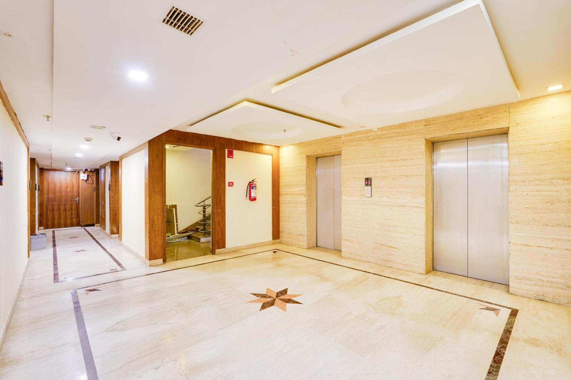 Super Townhouse Oak Alandur Near Chennai Airport Formerly Vijay Park Bagian luar foto