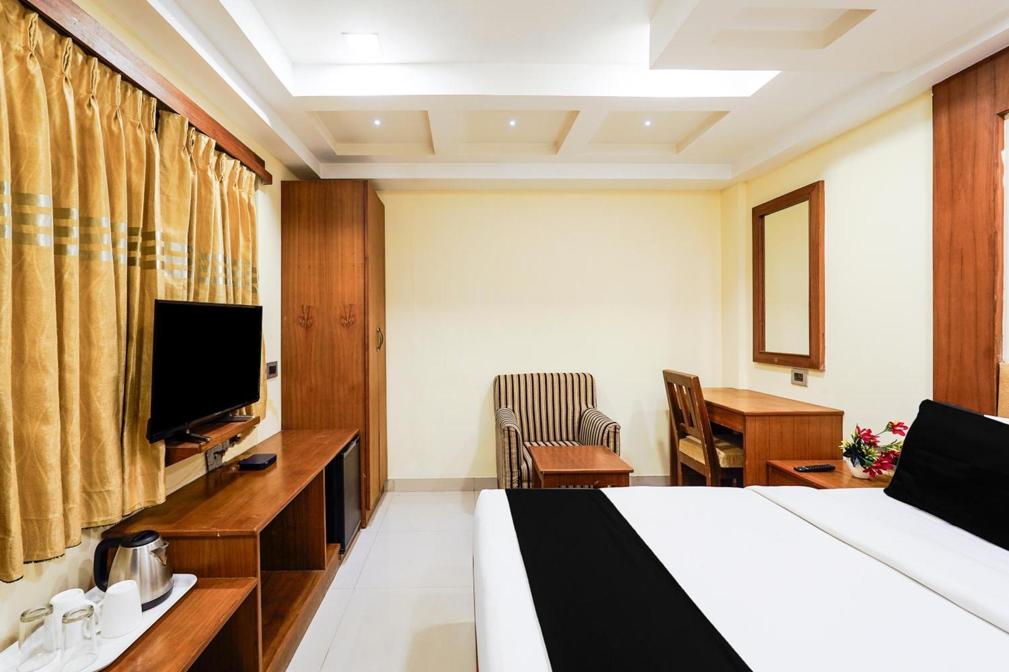 Super Townhouse Oak Alandur Near Chennai Airport Formerly Vijay Park Bagian luar foto