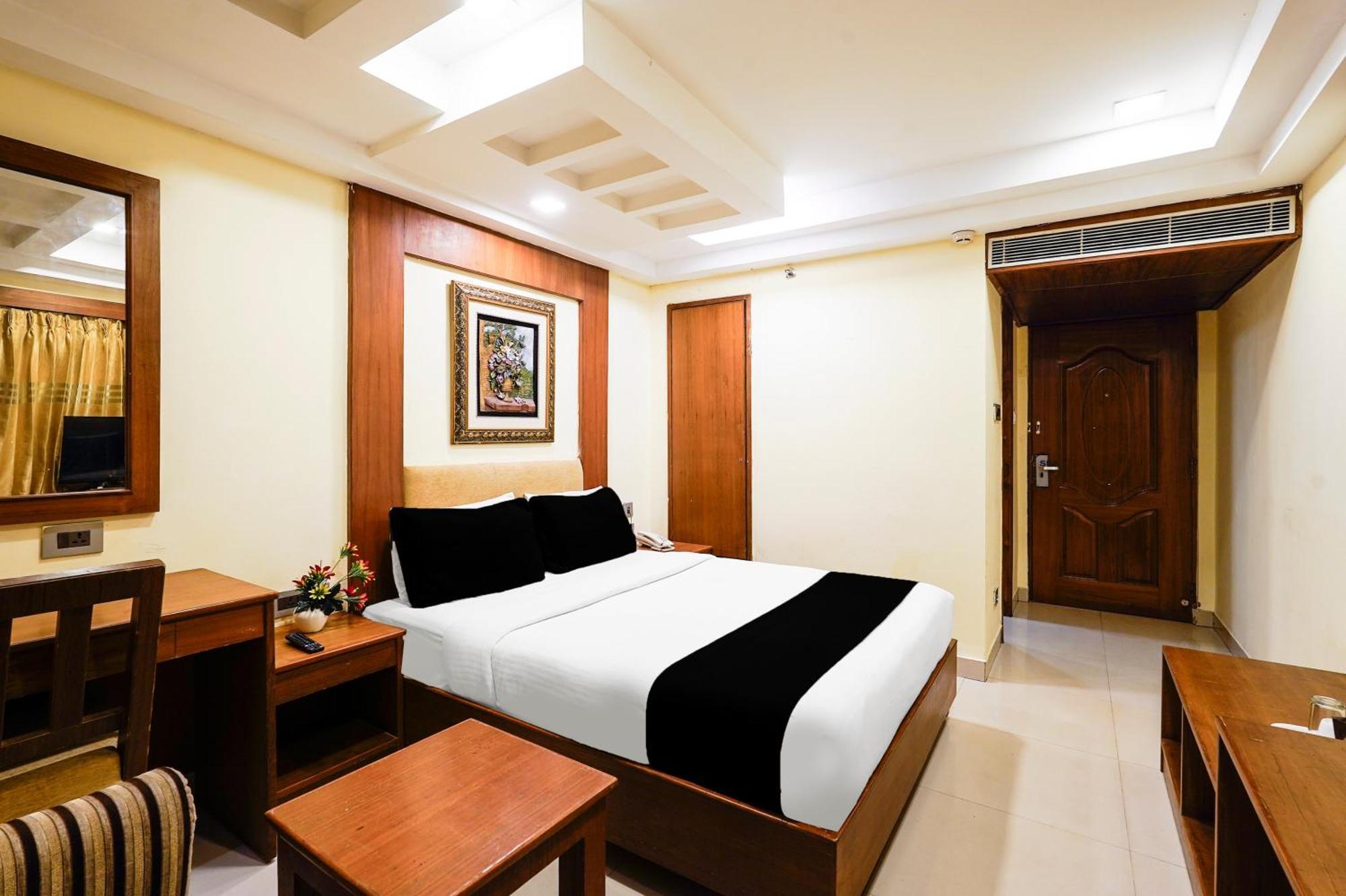 Super Townhouse Oak Alandur Near Chennai Airport Formerly Vijay Park Bagian luar foto