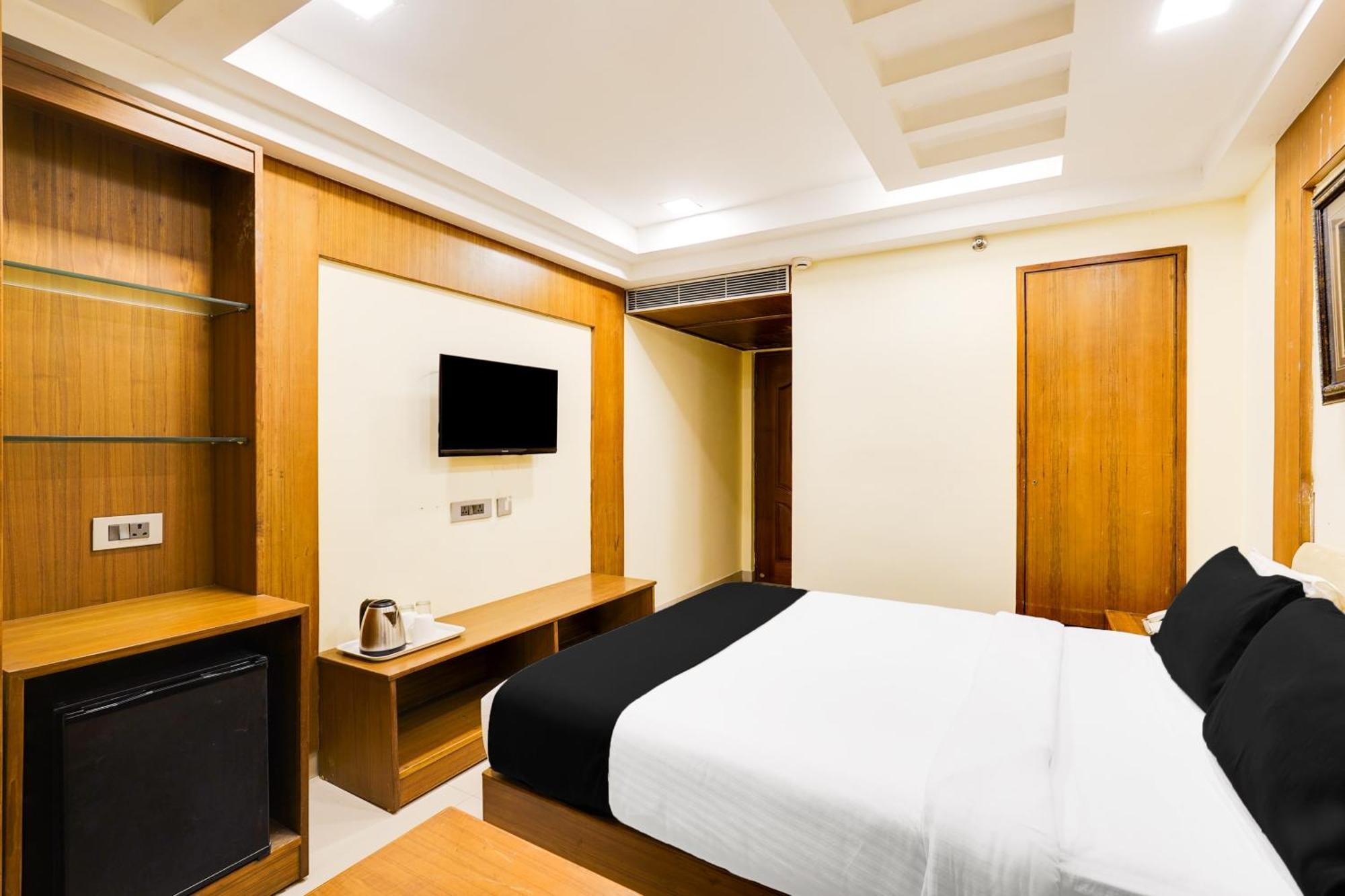 Super Townhouse Oak Alandur Near Chennai Airport Formerly Vijay Park Bagian luar foto