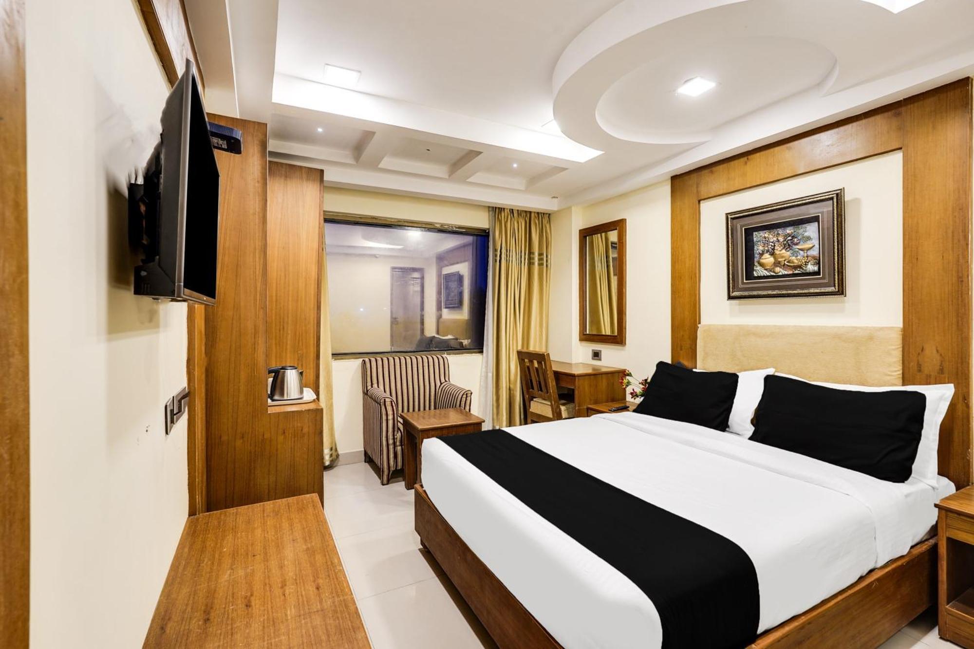 Super Townhouse Oak Alandur Near Chennai Airport Formerly Vijay Park Bagian luar foto