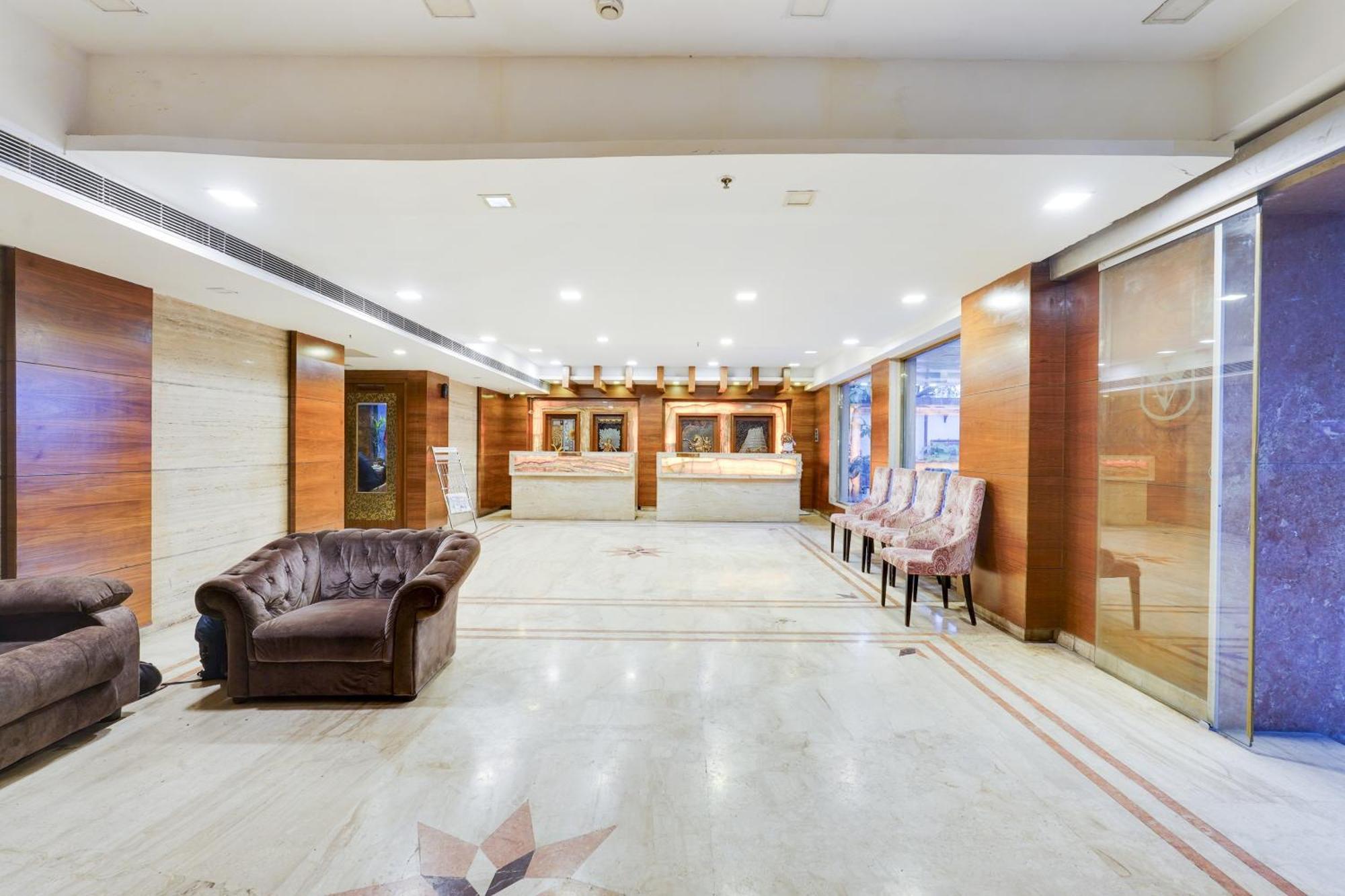 Super Townhouse Oak Alandur Near Chennai Airport Formerly Vijay Park Bagian luar foto