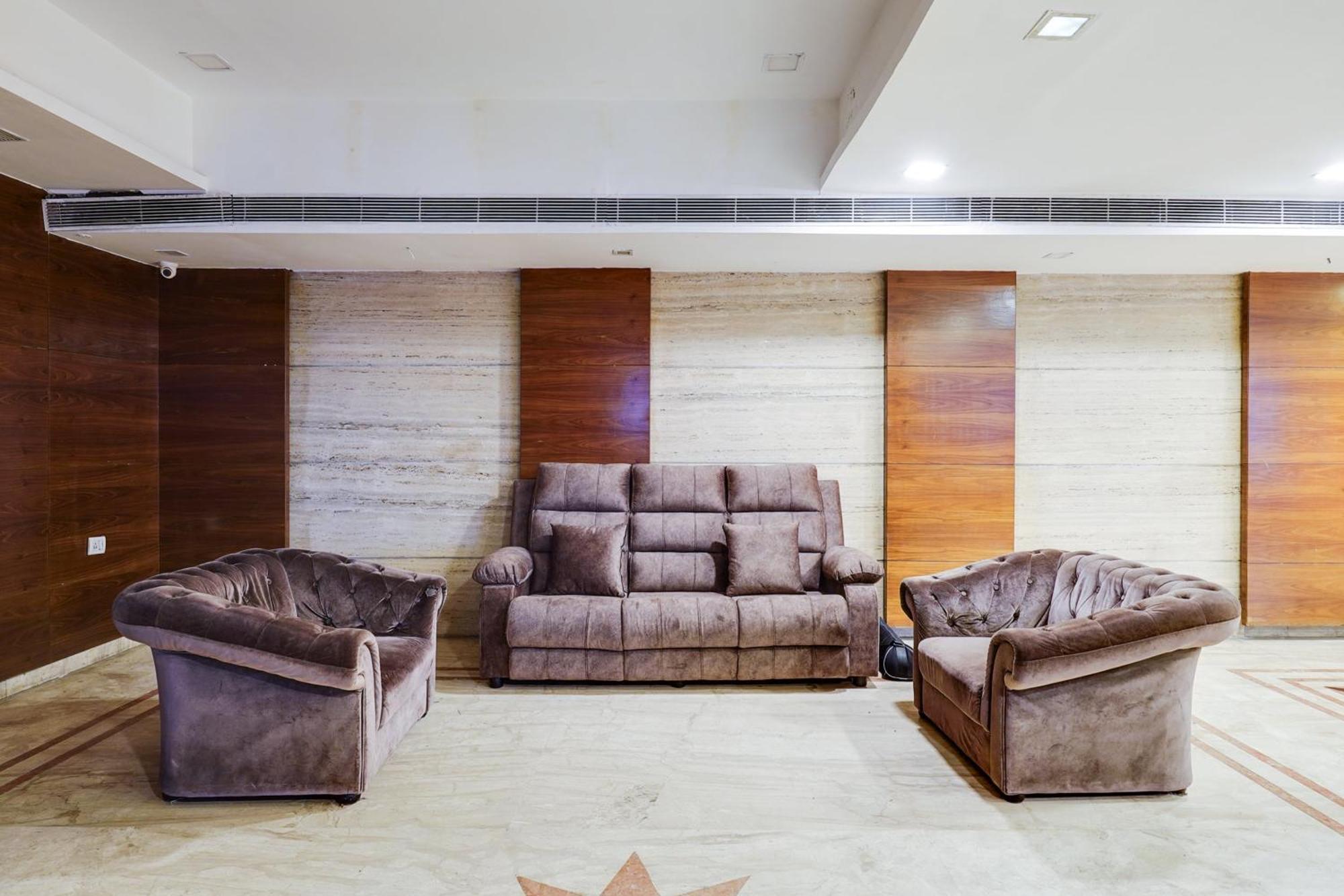 Super Townhouse Oak Alandur Near Chennai Airport Formerly Vijay Park Bagian luar foto