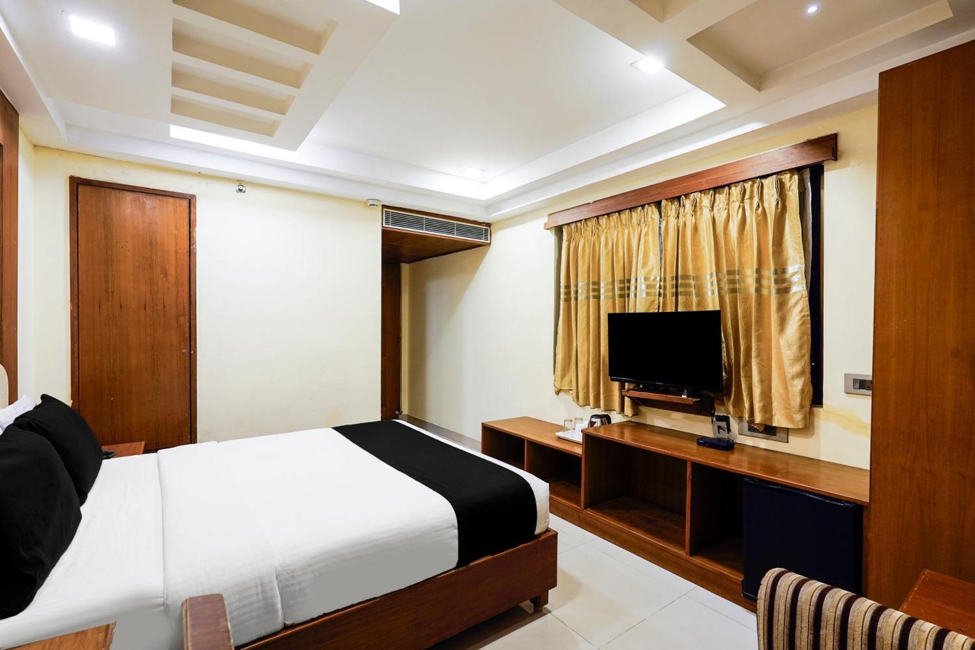 Super Townhouse Oak Alandur Near Chennai Airport Formerly Vijay Park Bagian luar foto