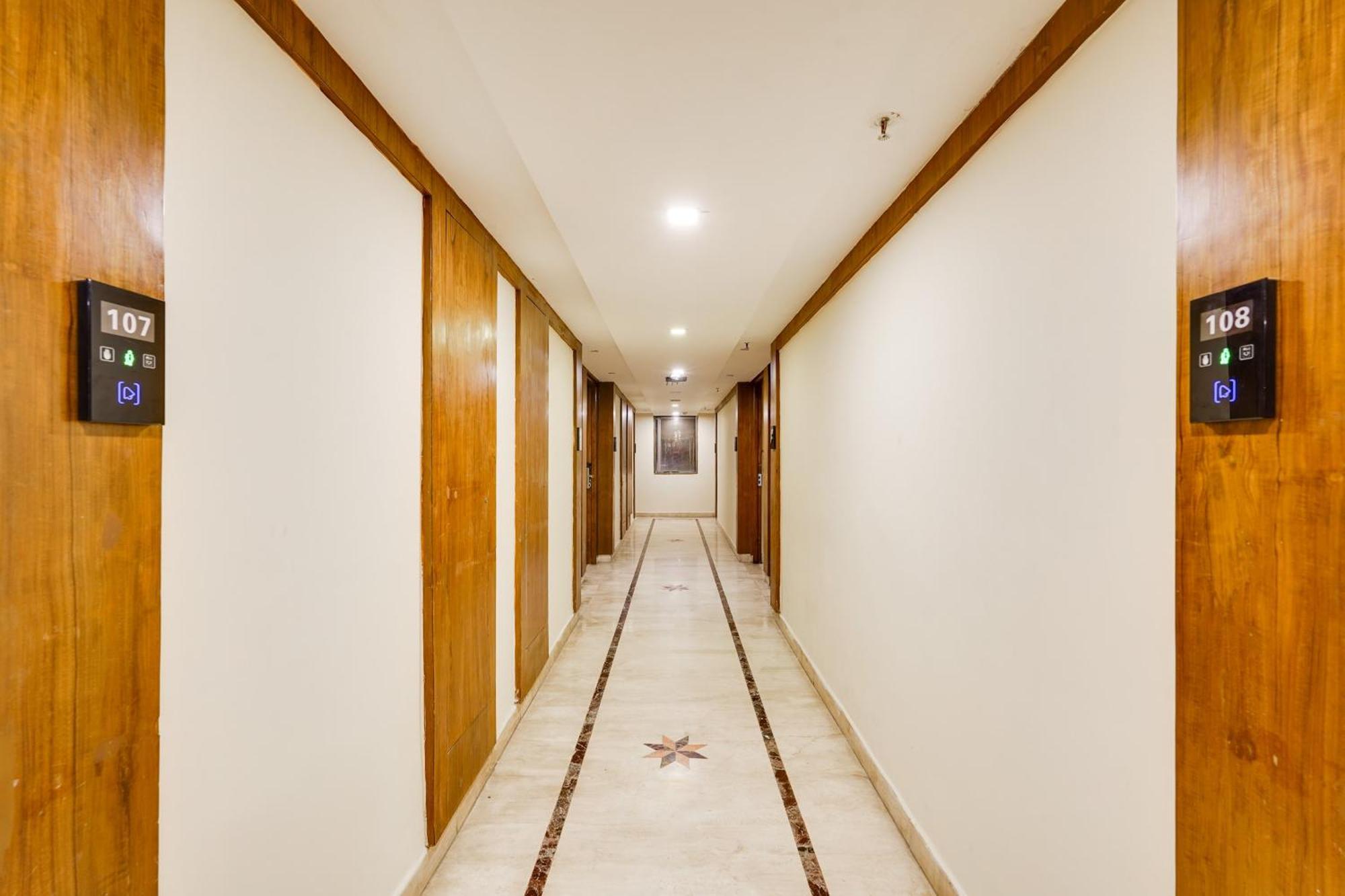 Super Townhouse Oak Alandur Near Chennai Airport Formerly Vijay Park Bagian luar foto